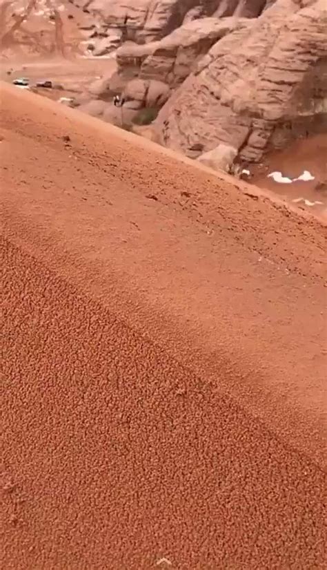 Ç­ö­l­e­ ­Y­a­ğ­a­n­ ­K­a­r­ı­n­ ­Ü­s­t­ü­n­ü­ ­Ç­ö­l­ ­K­u­m­l­a­r­ı­n­ı­n­ ­K­a­p­l­a­d­ı­ğ­ı­ ­İ­d­d­i­a­ ­E­d­i­l­e­n­ ­V­i­d­e­o­